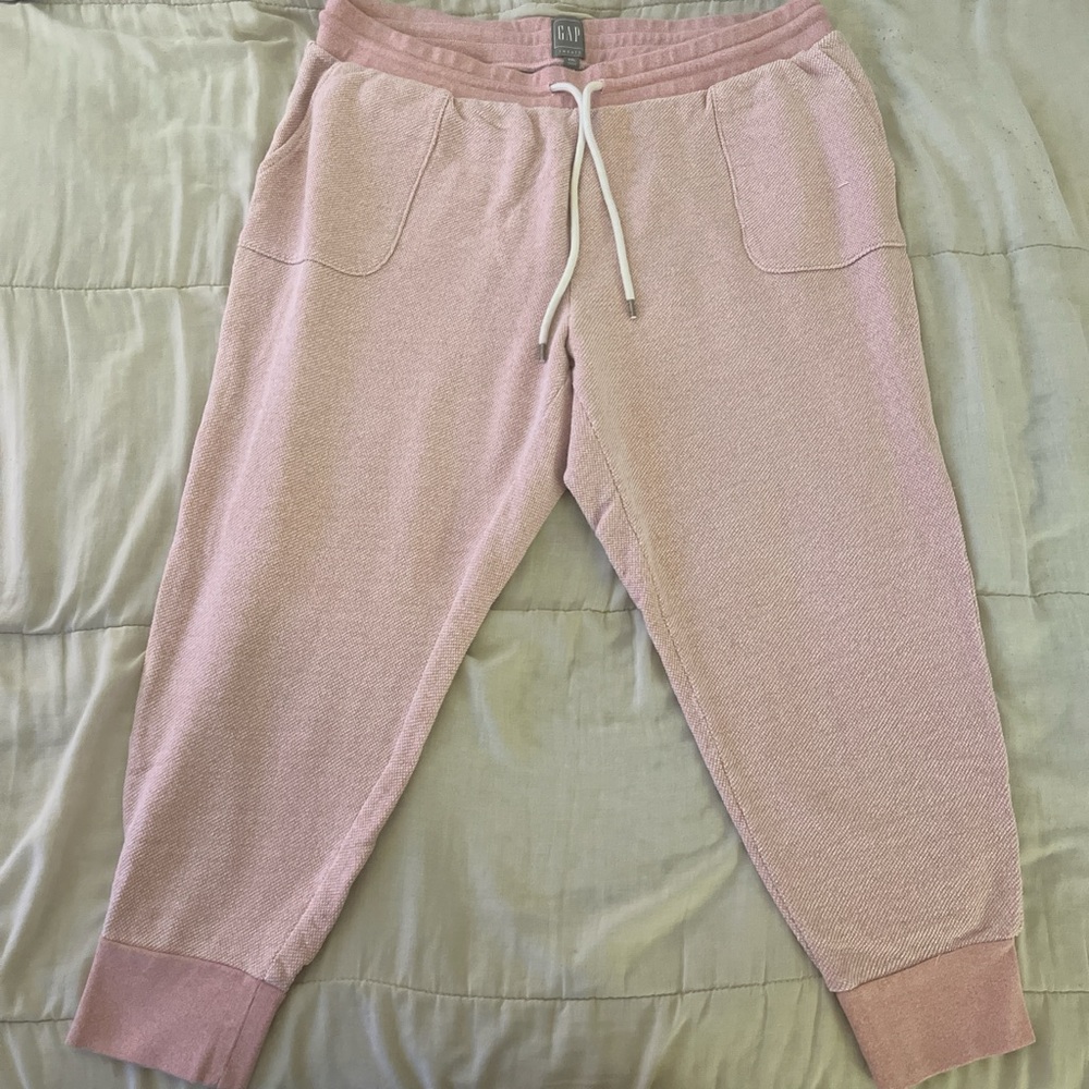 Soft pink gap swearpants with pockets